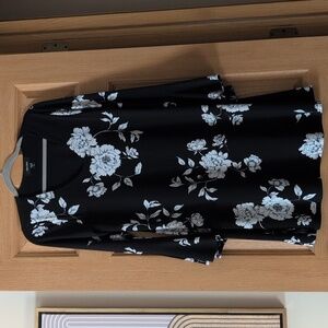 Ladies dress lined in black